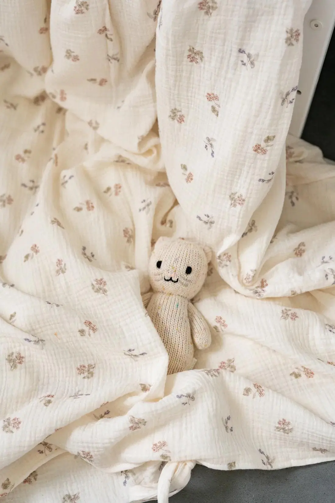 Cream Tiny Flowers Handmade Muslin Kids Bedding Set